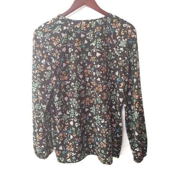 BCBGeneration Floral Keyhole Ruffled Top Small Bell Sleeve NWOT - Picture 3 of 6